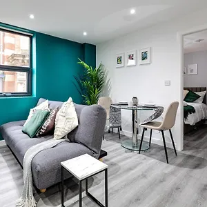 https://new-refurbished-apt-in-the-heart-of-stockport.hotelsin-chester.com
