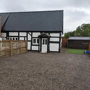 https://characterful-2-bed-cottage-quiet-village-setting.tophotelsbath.com